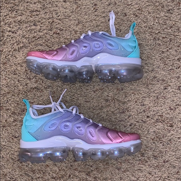 NIKE AIR VAPORMAX PLUS - Picture 4 of 12